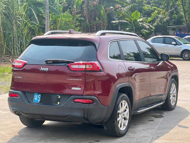 东莞17年Jeep自由光4