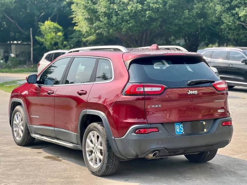 东莞17年Jeep自由光5