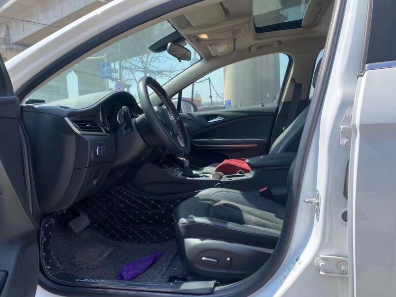 青岛19年别克威朗8