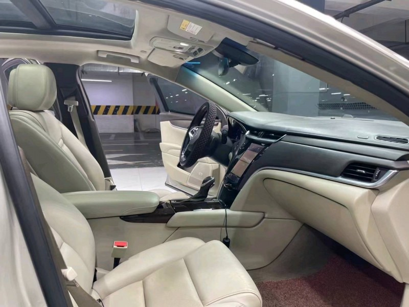 成都14年凯迪拉克XTS6