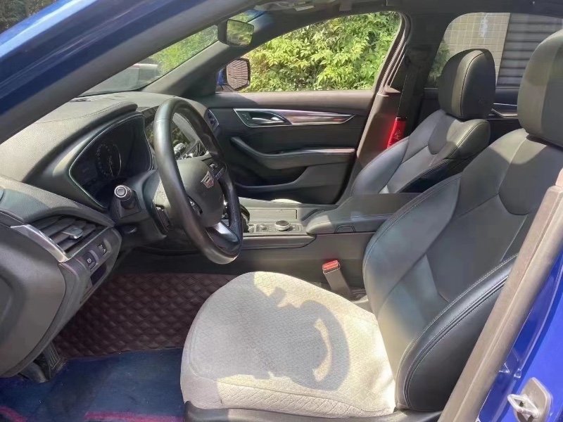 成都20年凯迪拉克CT64