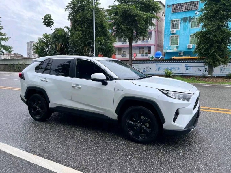 深圳21年丰田RAV4荣放1
