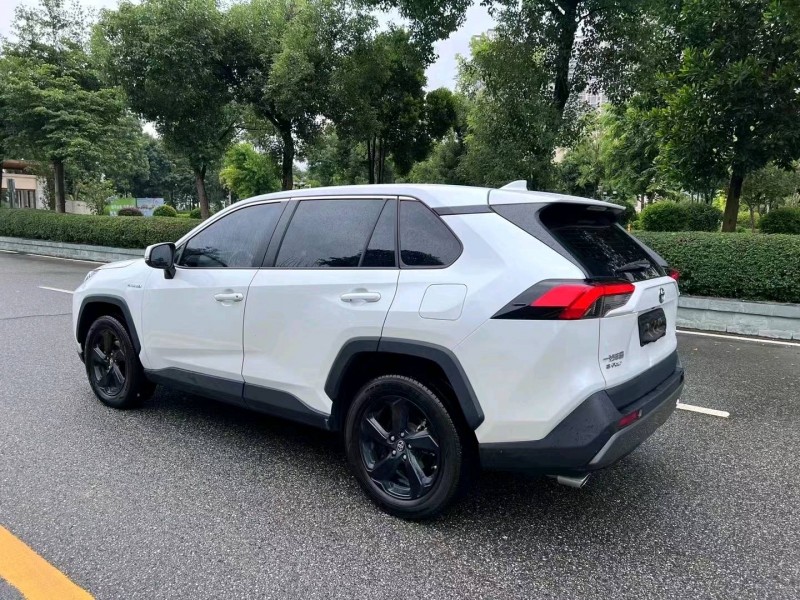 深圳21年丰田RAV4荣放6