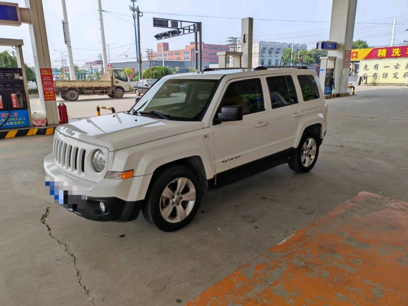 淄博15年Jeep自由客3