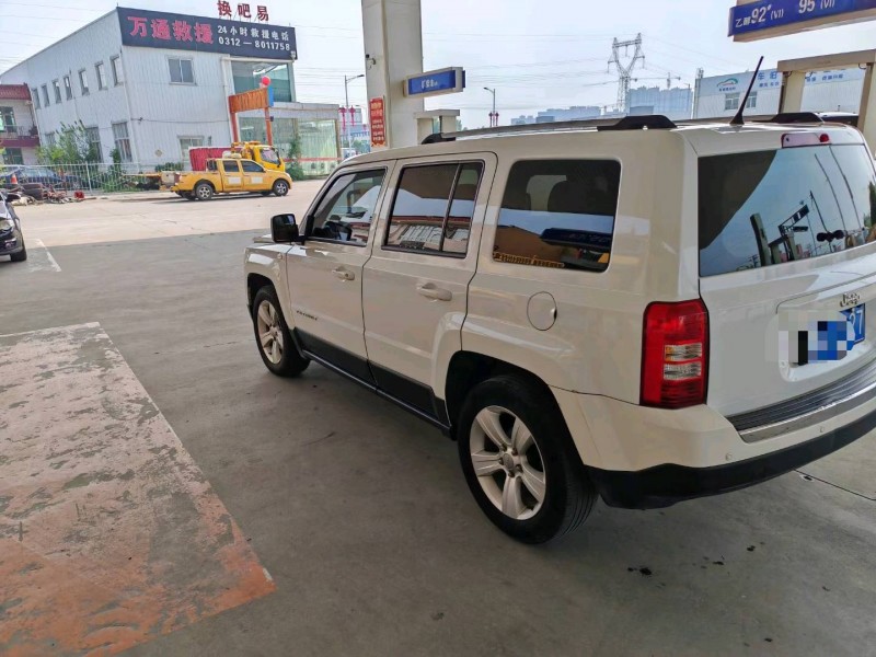 淄博15年Jeep自由客8