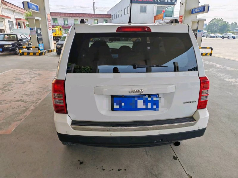 淄博15年Jeep自由客9