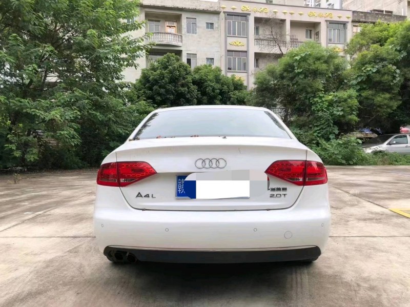 南昌12年奧迪A4L8