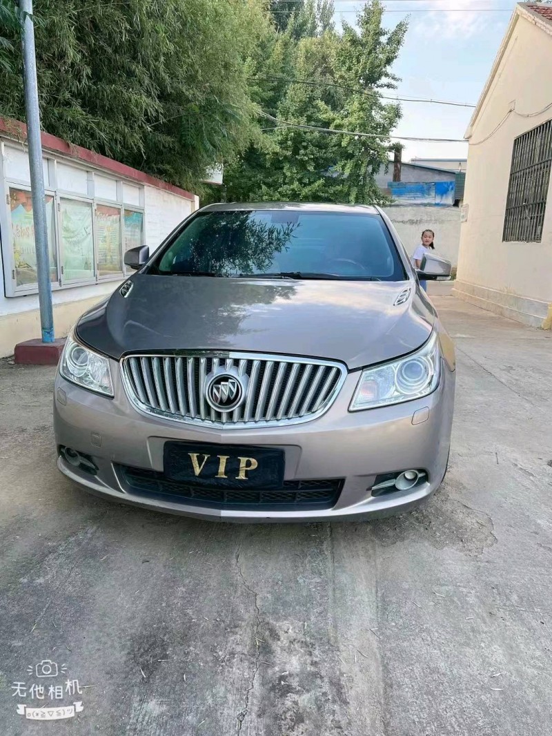 枣庄10年别克君越1