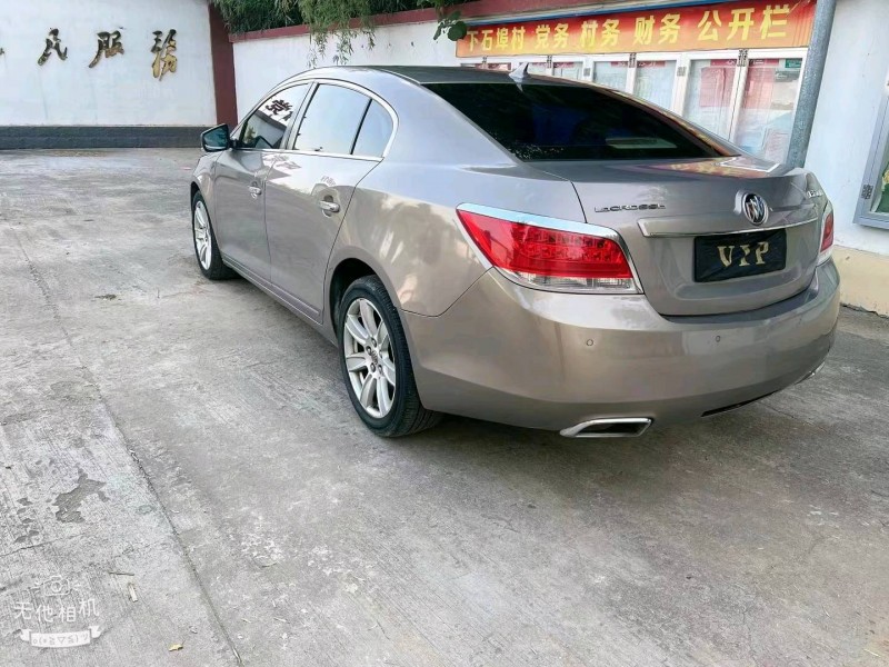 枣庄10年别克君越6