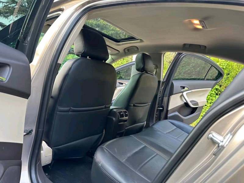 徐州12年别克君威7