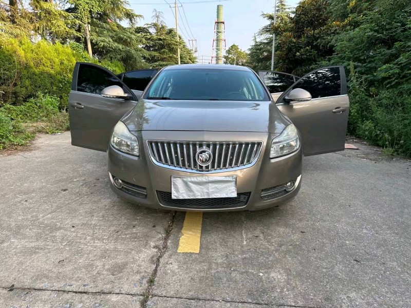 徐州12年别克君威8