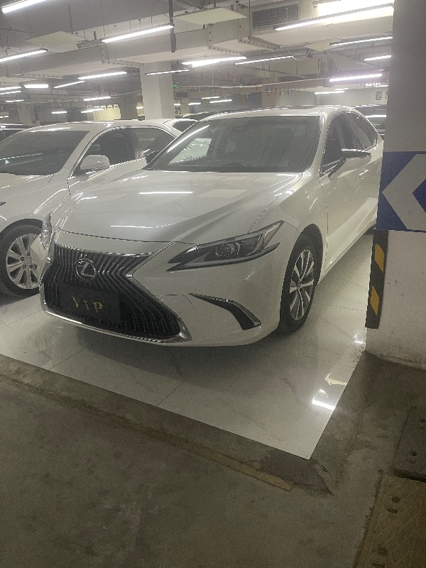 成都20年雷克萨斯ES2