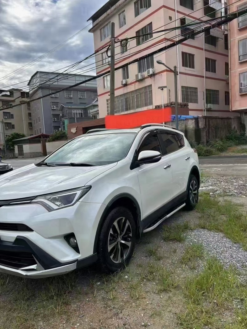 桂林17年豐田RAV42