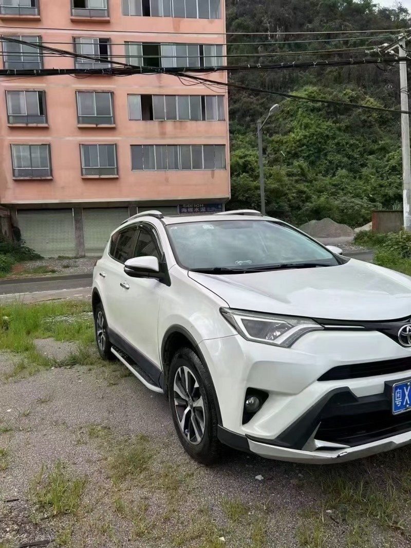 桂林17年豐田RAV43