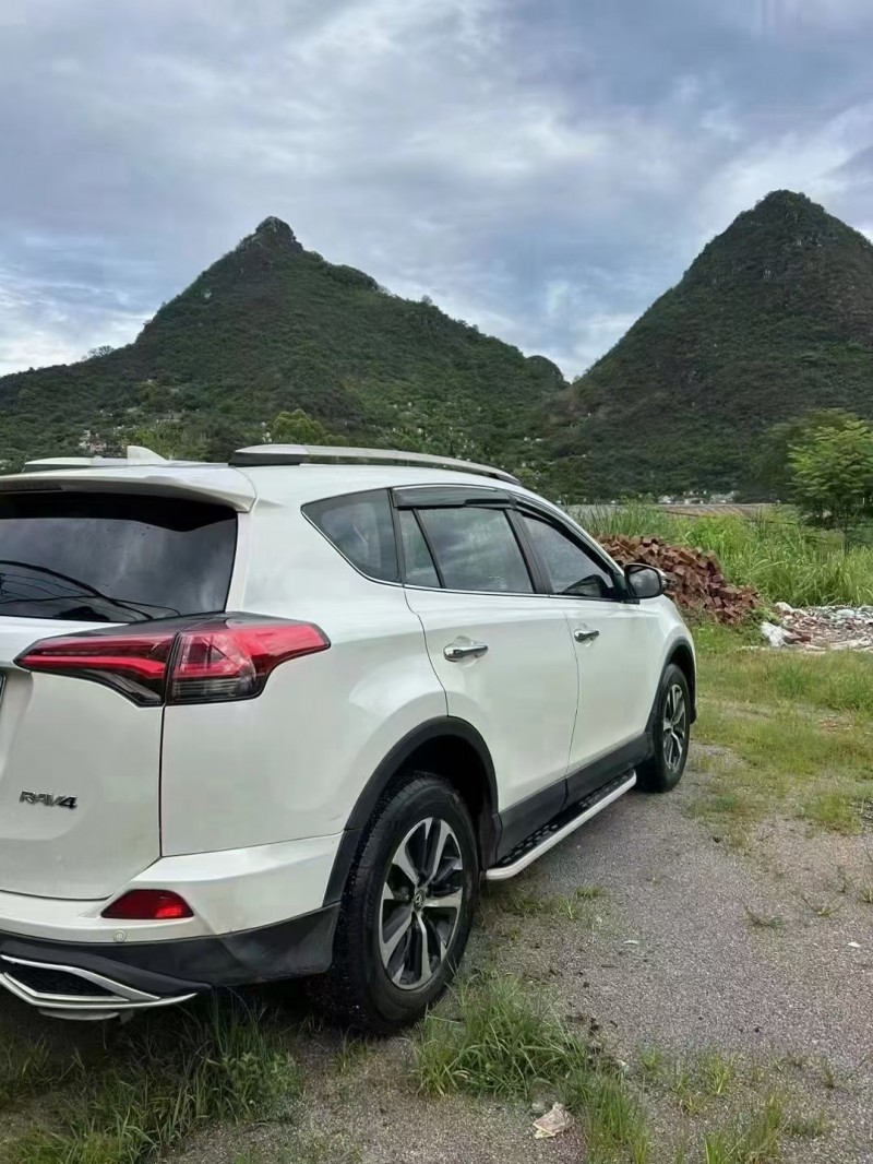 桂林17年豐田RAV44
