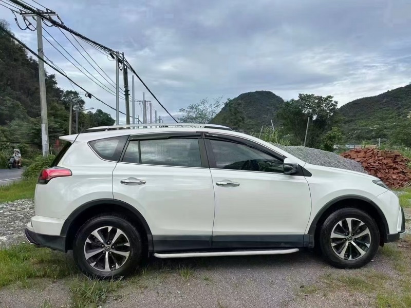 桂林17年豐田RAV46