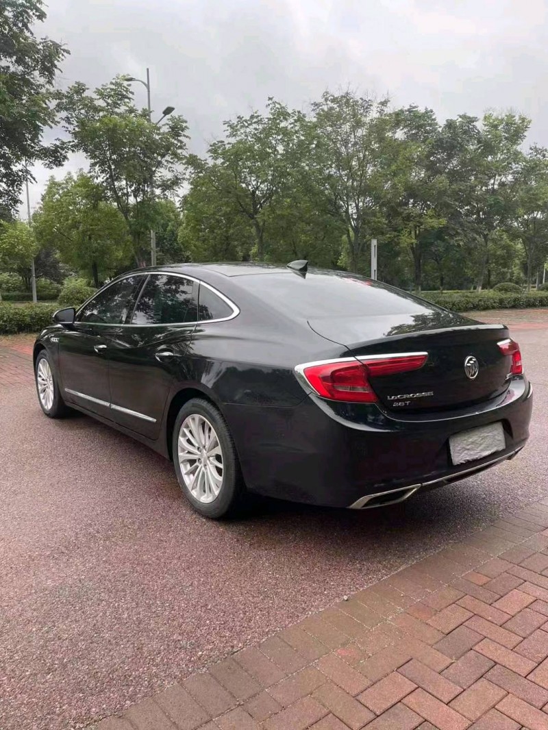 苏州19年别克君越8