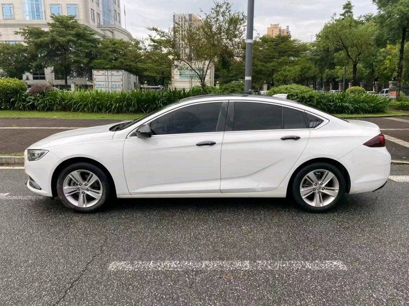 珠海17年别克君威3