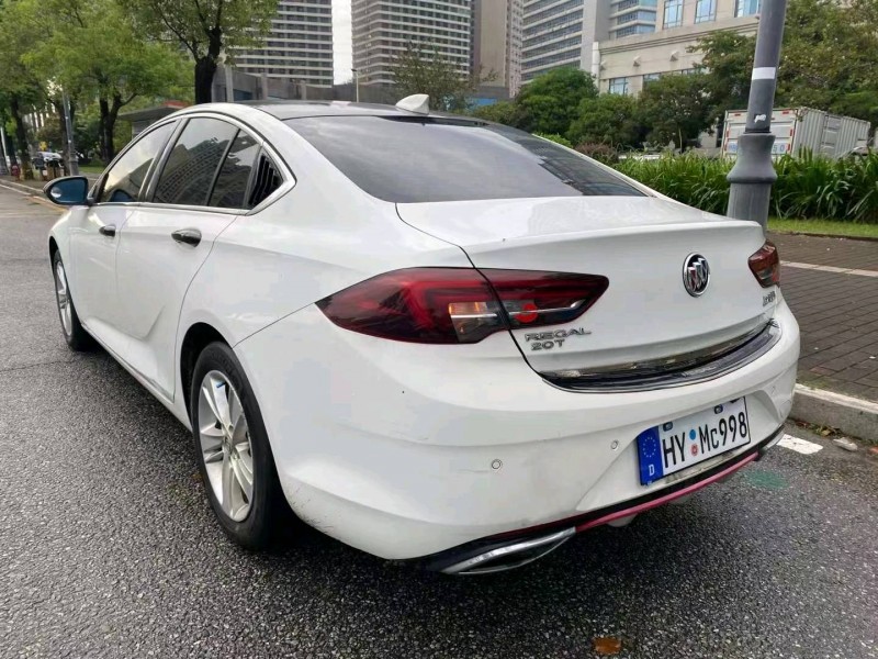 珠海17年别克君威7