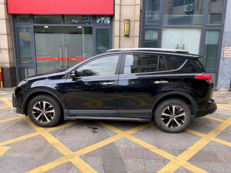 汕头19年丰田RAV4荣放3