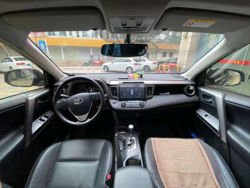 汕头19年丰田RAV4荣放8