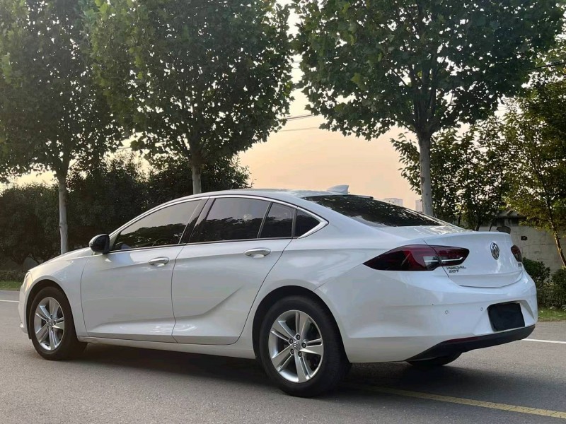 徐州17年别克君威8