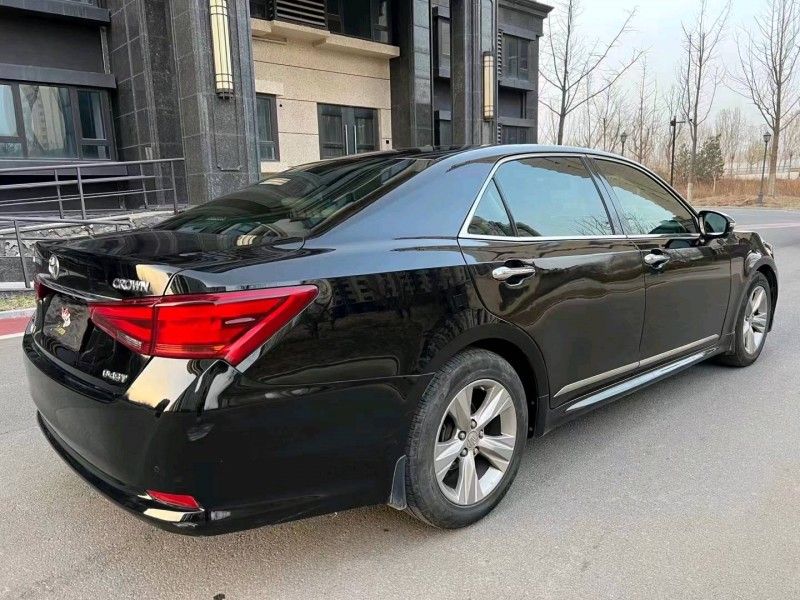 廊坊17年丰田皇冠4