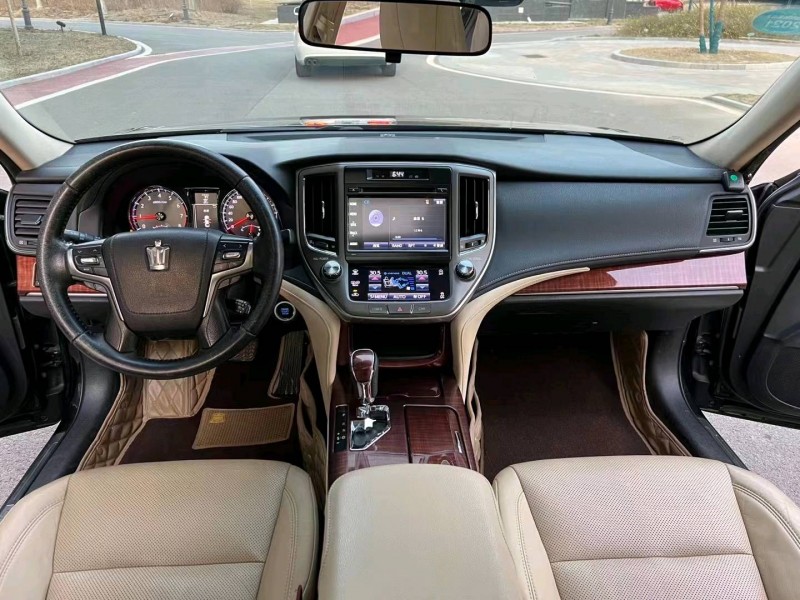 廊坊17年丰田皇冠6