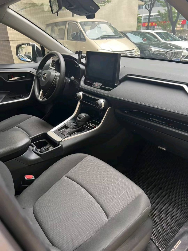 佛山22年丰田RAV47