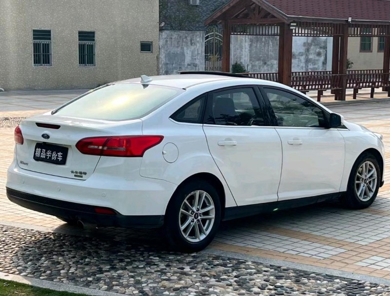 汕头17年福特福克斯8