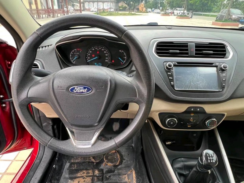 汕头15年福特福睿斯5