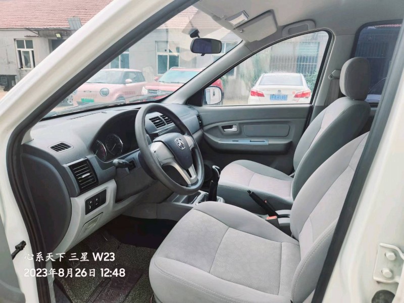 青岛16年北汽威旺M206
