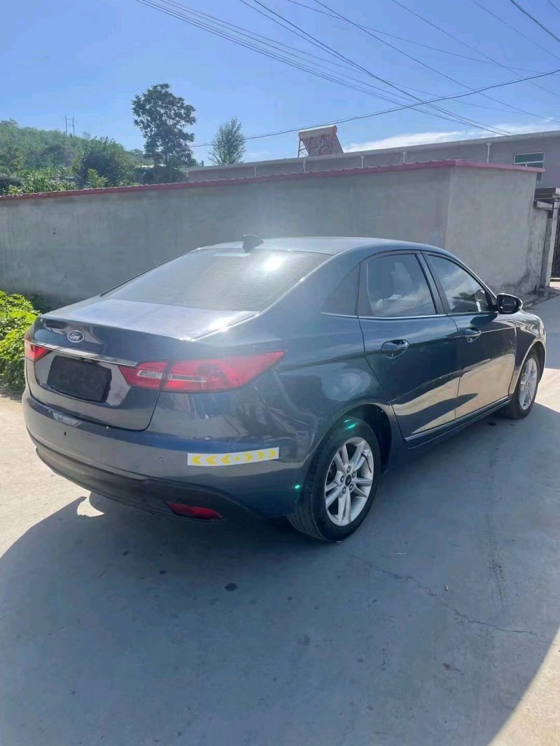 邯郸20年福特福睿斯4