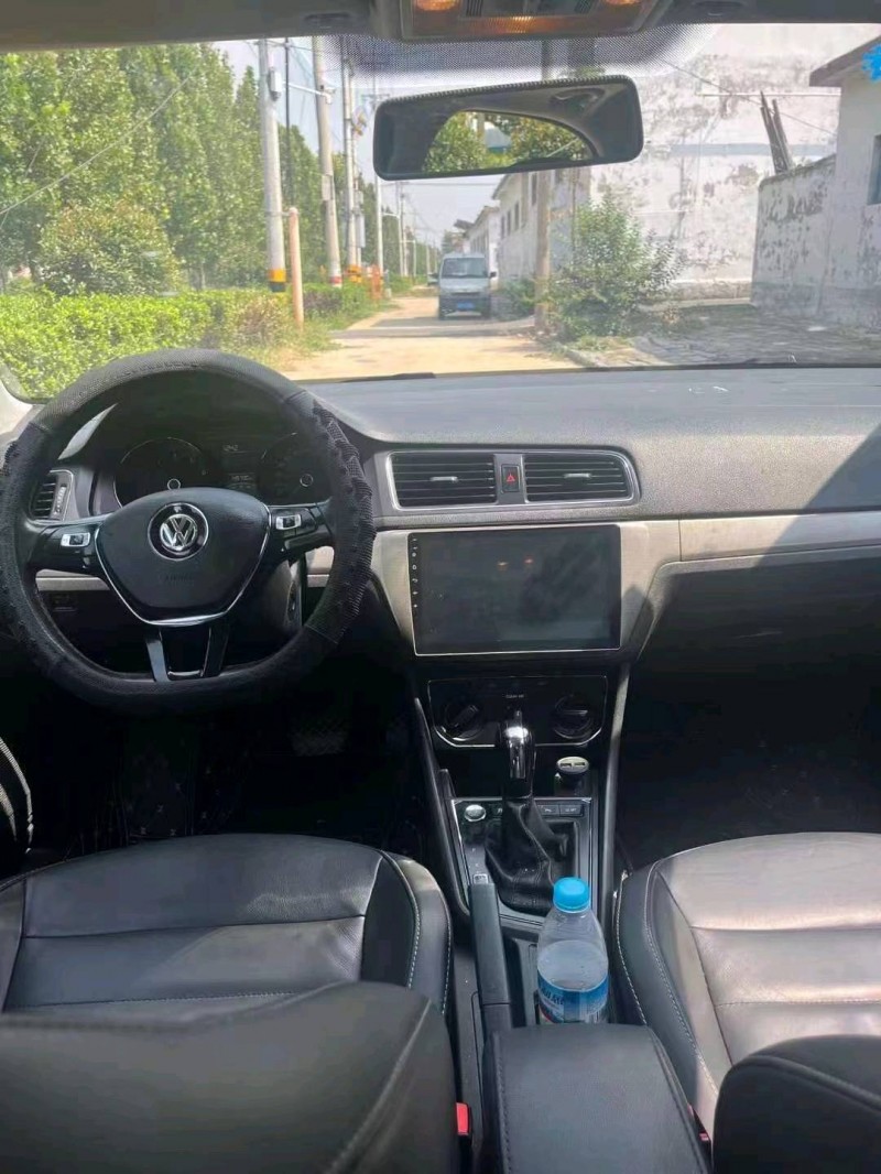 济南17年大众朗逸8