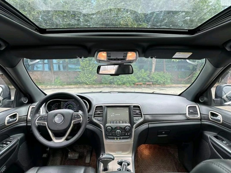 沈阳15年Jeep大切诺基5