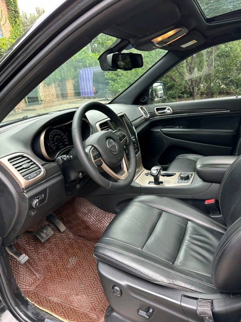 沈阳15年Jeep大切诺基8