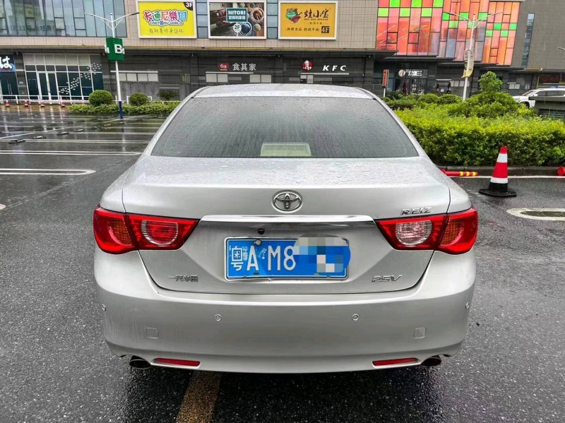 广州12年丰田锐志9