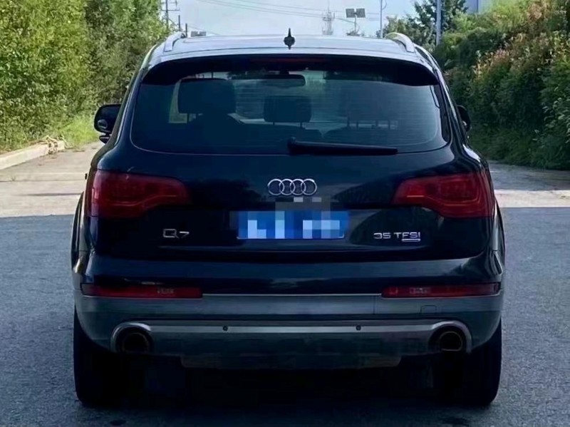 青岛12年奥迪Q76