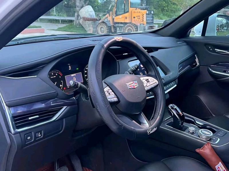 珠海20年凯迪拉克XT44