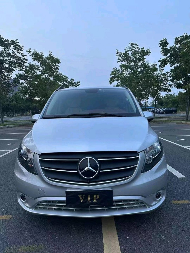 嘉兴21年奔驰威霆1
