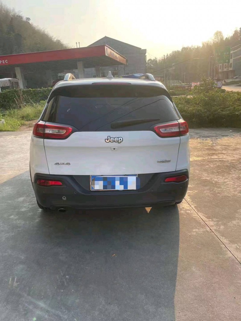 衡阳14年Jeep自由光4