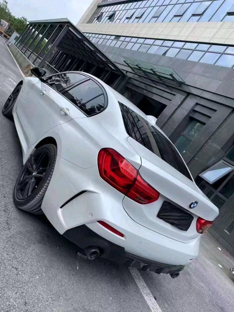 成都21年宝马1系6