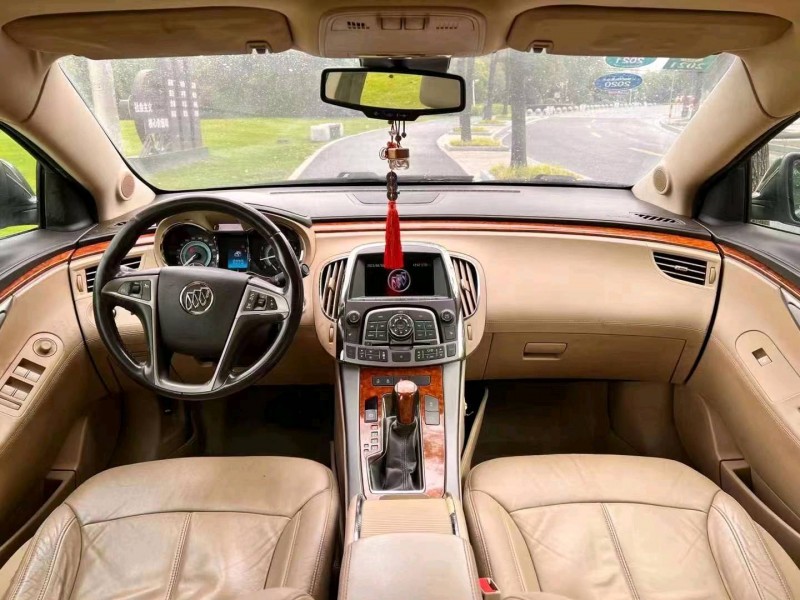 嘉兴13年别克君越9