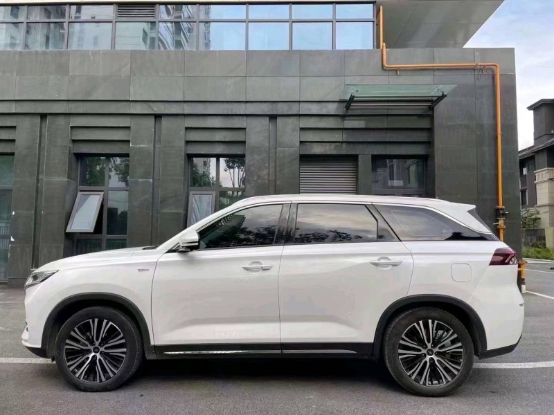 成都20年长安汽车欧尚3