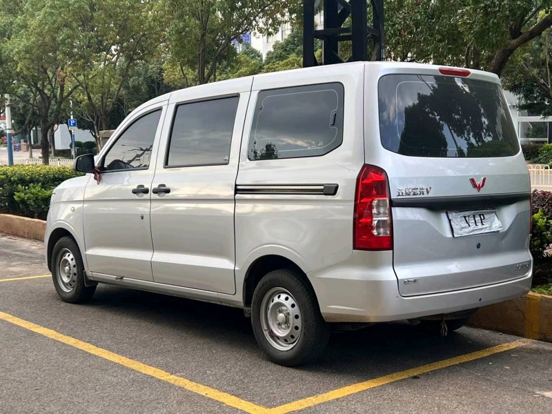 昆明22年五菱汽車宏光4