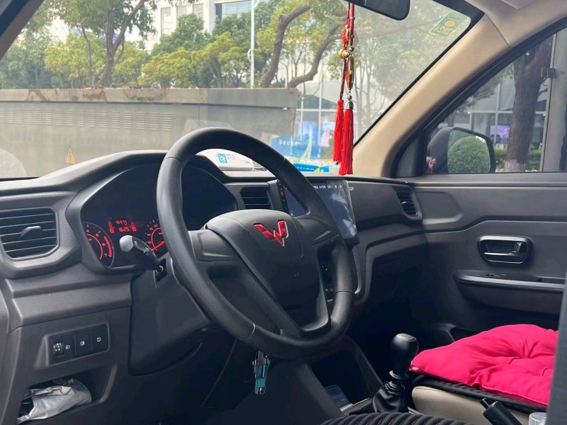 昆明22年五菱汽車宏光5