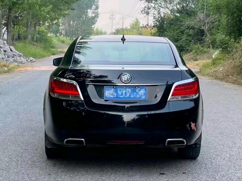 青岛12年别克君越6