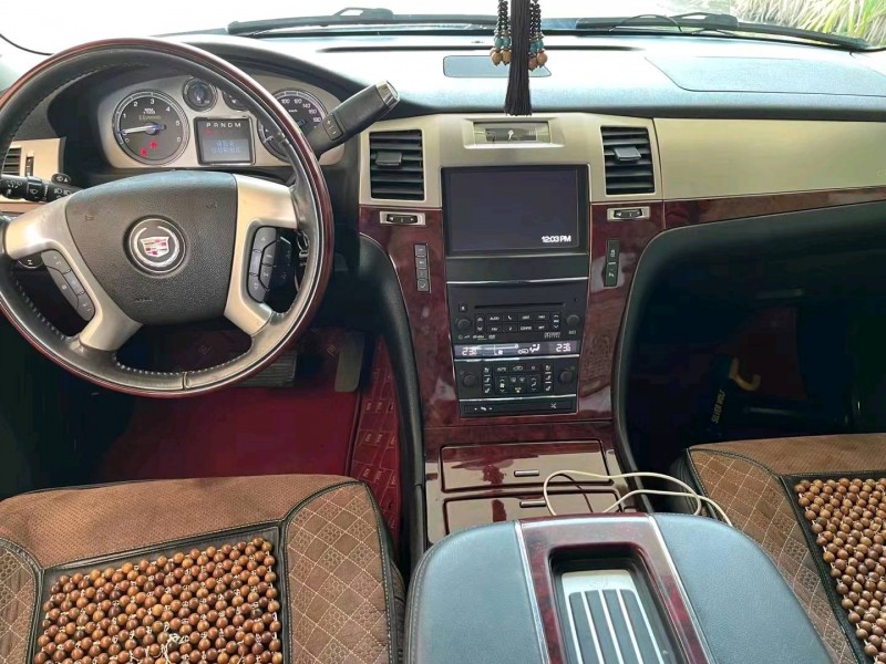 九江13年凱迪拉克凱雷德3