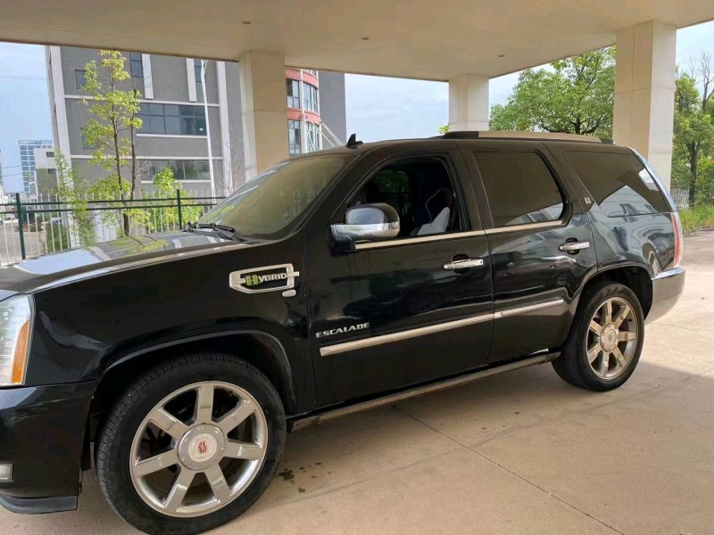 九江13年凱迪拉克凱雷德6