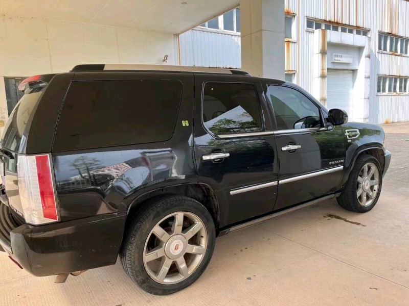 九江13年凱迪拉克凱雷德9